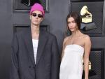 Justin Bieber y Hailey Baldwin en los Grammy 2022.