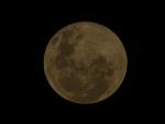La luna llena m&aacute;s especial del mes de abril ilumina el cielo este s&aacute;bado santo en Brasilia (Brasil).