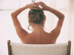 La espalda es una de las zonas que m&aacute;s sufre de acn&eacute; corporal.