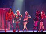 Una escena del musical 'Kinky Boots' en el Teatro Calder&oacute;n
