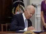 Joe Biden firma la Ley Bipartdista por unas Comunidades M&aacute;s Seguras.