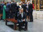 El primer ministro italiano, Mario Draghi, habla por tel&eacute;fono en el Museo del Prado, antes de la cena de los l&iacute;deres de la OTAN.