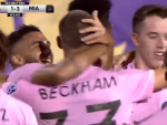 Romeo Bechkham celebrando el gol con sus compa&ntilde;eros