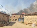 Casas ardiendo en el incendio en Santo Domingo de Silos, Burgos.