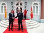 El presidente del Gobierno, Pedro S&aacute;nchez, junto al presidente de Montenegro, Milo Dukanovic.