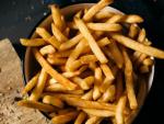 Los motivos por los que las patatas fritas con piel son m&aacute;s nutritivas que las que se cocinan sin piel.