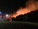 La Unidad Militar de Emergencias interviene en el incendio forestal de Valle de Mena (Burgos), el 23 de octubre de 2022.