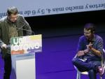 El cofundador de Podemos, Juan Carlos Monedero, junto a su exl&iacute;der, Pablo Iglesias, este domingo.