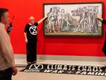 En un museo de Melbourne (Australia) dos personas pegaron sus manos a un cuadro de Pablo Picasso. Fue el pasado 9 de octubre y el cuadro, &quot;Masacre en Corea&quot;, incluido dentro de la exposici&oacute;n El siglo de Picasso. Fueron activistas del grupo ecologista 'Extinction Rebellion' y desplegaron a sus pies una pancarta que dec&iacute;a: &quot;Caos clim&aacute;tico = guerra + hambruna&quot;.