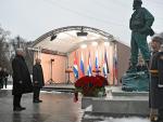 El mandatario Miguel Diaz-Canel junto al presidente ruso, Vlad&iacute;mir Putin, durante la inauguraci&oacute;n de una estatua en honor a Fidel Castro, en Mosc&uacute; (Rusia).