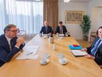 De izquierda a derecha, el presidente de Serbia, Aleksandar Vucic; el alto representante para Asuntos Exteriores de la UE, Josep Borrell; el enviado de la UE para el di&aacute;logo entre Kosovo y Serbia, Miroslav Lajcak; y el primer ministro de Kosovo, Albin Kurti; en Bruselas.