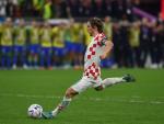 Modric patea su penalti durante la tanda del Croacia - Brasil.