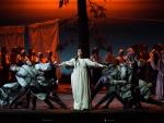 Una escena de 'La Sonnambula' en la nueva producci&oacute;n del Teatro Real