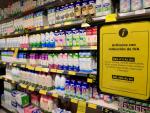 Un estante de un supermercado con productos b&aacute;sicos a los que se ha rebajado el IVA.