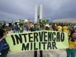 Los manifestantes seguidores de Bolsonaro han pedido una intervenci&oacute;n militar para derrocar al presidente, Luiz In&aacute;cio Lula da Silva.