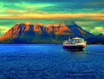 Barco de Hurtigruten en aguas de Noruega.