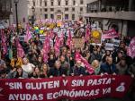 Varias personas se manifiestan para pedir ayudas econ&oacute;micas para el colectivo cel&iacute;aco, a 5 de marzo de 2023, en Madrid (Espa&ntilde;a).
