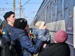 Ni&ntilde;os ucranianos siendo evacuados.