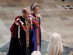 Los pr&iacute;ncipes de Gales, Guillermo y Kate, han asistido a la coronaci&oacute;n de Carlos III ataviados con trajes ceremoniales.