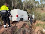 Los presuntos traficantes abandonaron la furgoneta en un barranco de una zona boscosa.