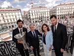 La presidenta Isabel D&iacute;az Ayuso ha recibido al Real Madrid de baloncesto este martes en la Real Casa de Correos.