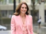 Kate Middleton con traje rosa