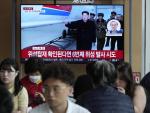 Una pantalla de televisi&oacute;n muestra una imagen de archivo del l&iacute;der norcoreano Kim Jong Un durante un programa de noticias en la estaci&oacute;n de tren de Se&uacute;l, en Se&uacute;l, Corea del Sur, el mi&eacute;rcoles 31 de mayo de 2023.