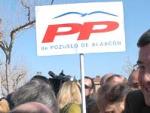 Acebes saluda a militantes del PP en Pozuelo, Madrid (EFE).
