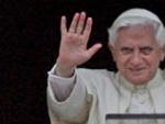Benedicto XVI saluda en el Vaticano (Foto: Efe)