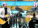 Glenn Frey, a la guitarra, &eacute;s cofundador de la banda Eagles que actua avui al Sant Jordi.