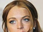 La actriz y cantante Lindsay Lohan, posando para los medios en los premios CFDA de la moda en Nueva York.