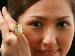 Diamante amarillo, valorado en 1.600.000 euros (Paul Yeung / REUTERS)
