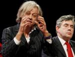 Bob Geldof en la conferencia laborista junto al ministro de Econom&iacute;a brit&aacute;nico, Gordon Brown, en Manchester, Reino Unido. Richard Lewis / EFE