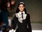 Severa. Desfile de las creaciones del dise&ntilde;ador Riccardo Tisci para Givenchy en la semana de la moda de Par&iacute;s.