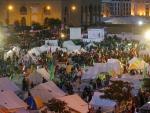 Partidarios de Hizbul&aacute; acampan en Beirut para exigir la dimisi&oacute;n del Gobierno de Siniora, al que acusan de &quot;pro occidental&quot;.