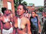 Prueba de la virginidad en la ciudad sudafricana de Pietermaritzburg. (Efe).