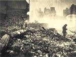 Una de las im&aacute;genes del documental, que muestra la ciudad en ruinas poco despu&eacute;s del bombardeo.