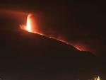 El volc&aacute;n, situado en Sicilia, ha expulsado lava en las &uacute;ltimas horas (REUTERS/Antonio Parrinello)