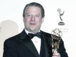 Al Gore posa en los 35 Premios Emmy de la Academia Internacional (Foto: Efe).