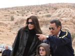 Foto facilitada por el Palacio Real Jordano que muestra al presidente franc&eacute;s Nicol&aacute;s Sarkozy y a su novia, Carla Bruni.(EFE)