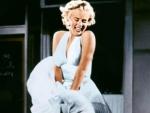 El top 10 de los mejores estilismos sigue con el vestido blanco de Marilyn Monroe en La tentaci&oacute;n vive arriba.