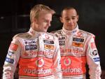Heikki Kovalainen y Lewis Hamilton en la presentaci&oacute;n del equipo McLaren.