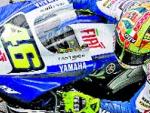 Valentino Rossi, sobre su Yamaha, en Sepang.(Reuters)