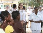 la Infanta Cristina, durante su visita al Centro de Salud de Manhi&ccedil;a, en Mozambique. (LA CAIXA)