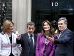 Nicolas Sarkozy y Carla Bruni, con Gordon Brown y su esposa, Sarah