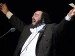 El tenor italiano Luciano Pavarotti durante una actuaci&oacute;n. (ARCHIVO)