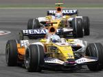 Los Renault R28 de Fernando Alonso y Nelsinho Piquet en acci&oacute;n.