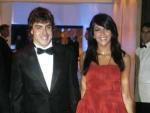 Fernando Alonso junto a su mujer, la cantante de El sue&ntilde;o de Morfeo, Raquel del Rosario.