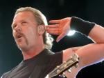 El lider de Metallica, James Hetfield, durante una actuaci&oacute;n.