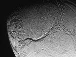 La luna de Saturno Encelado, fotografiada por la sonda espacial.